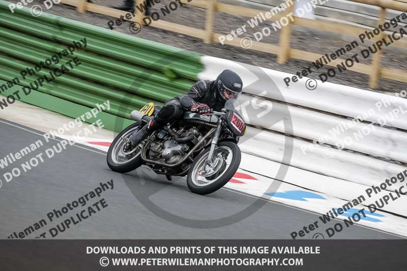 Vintage motorcycle club;eventdigitalimages;mallory park;mallory park trackday photographs;no limits trackdays;peter wileman photography;trackday digital images;trackday photos;vmcc festival 1000 bikes photographs